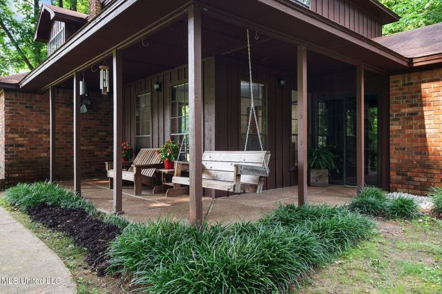 4450 Red Oaks Drive, Nesbit, MS 38651