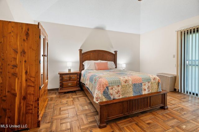 4450 Red Oaks Drive, Nesbit, MS 38651
