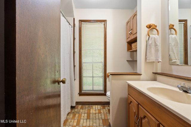 4450 Red Oaks Drive, Nesbit, MS 38651