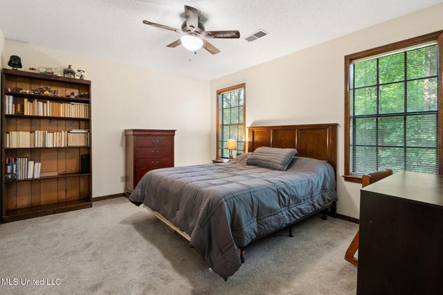 4450 Red Oaks Drive, Nesbit, MS 38651