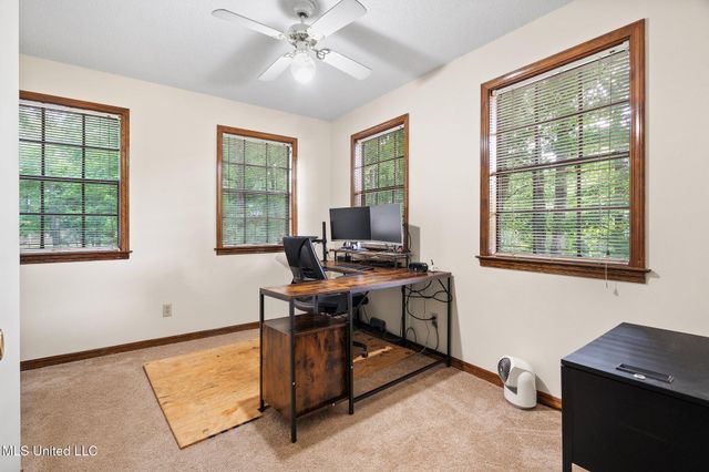 4450 Red Oaks Drive, Nesbit, MS 38651