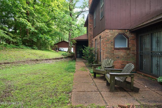 4450 Red Oaks Drive, Nesbit, MS 38651