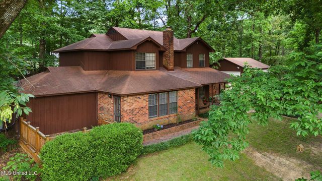 4450 Red Oaks Drive, Nesbit, MS 38651