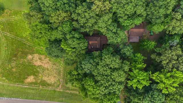 4450 Red Oaks Drive, Nesbit, MS 38651