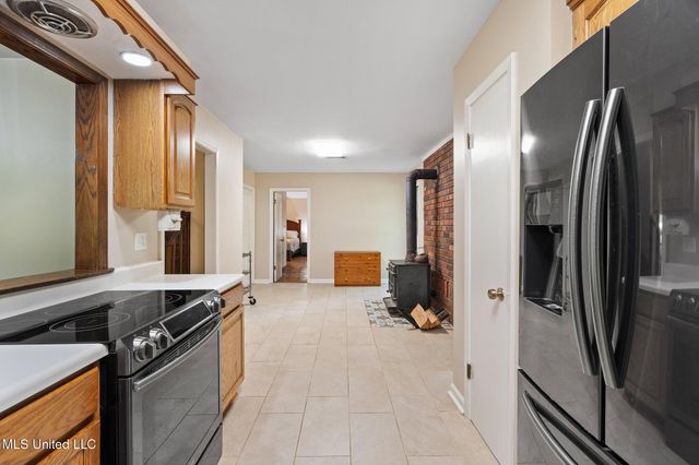 4450 Red Oaks Drive, Nesbit, MS 38651
