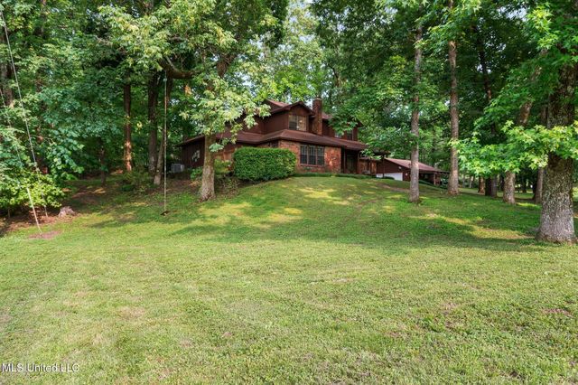 4450 Red Oaks Drive, Nesbit, MS 38651