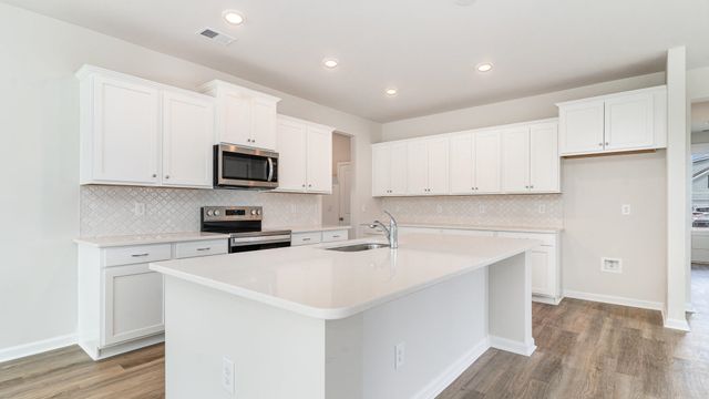 7031 Cinnamon Dr, Conway, SC 29526