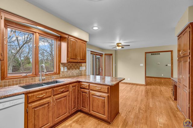 3210 SW Mowbray RD, Topeka, KS 66614