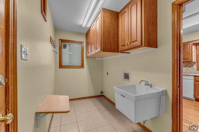 3210 SW Mowbray RD, Topeka, KS 66614