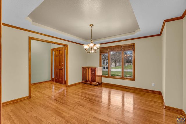 3210 SW Mowbray RD, Topeka, KS 66614