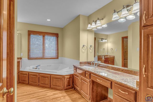 3210 SW Mowbray RD, Topeka, KS 66614