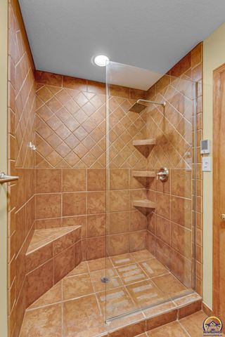 3210 SW Mowbray RD, Topeka, KS 66614