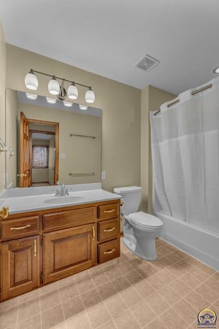 3210 SW Mowbray RD, Topeka, KS 66614