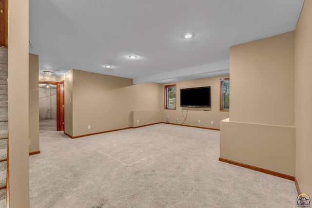 3210 SW Mowbray RD, Topeka, KS 66614