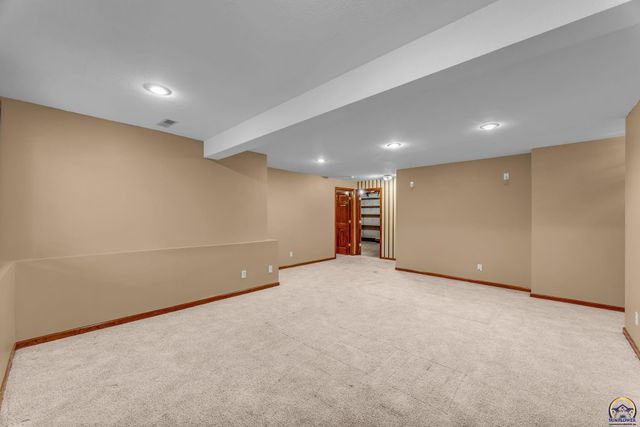 3210 SW Mowbray RD, Topeka, KS 66614