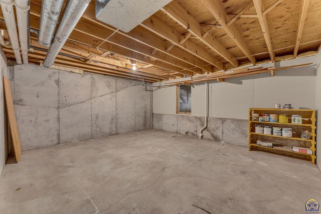 3210 SW Mowbray RD, Topeka, KS 66614