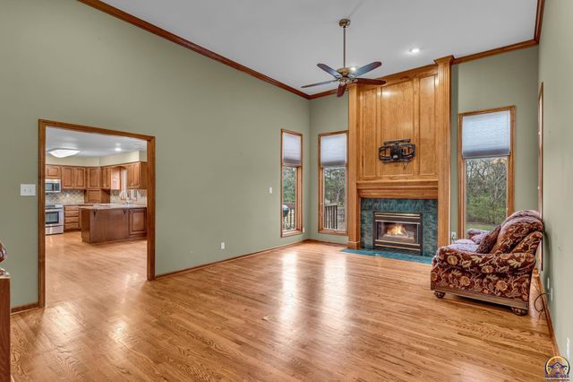 3210 SW Mowbray RD, Topeka, KS 66614