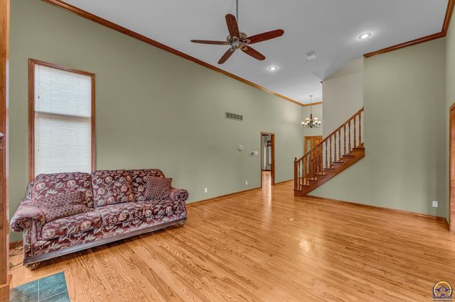 3210 SW Mowbray RD, Topeka, KS 66614