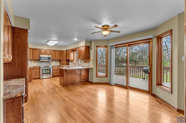 3210 SW Mowbray RD, Topeka, KS 66614