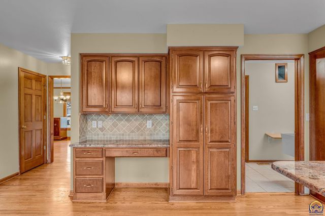 3210 SW Mowbray RD, Topeka, KS 66614