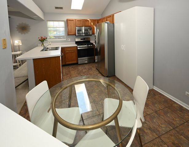 2208 Lake Ridge Drive 2208, Glendale Heights, IL 60139