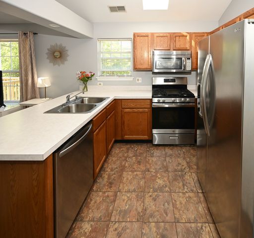 2208 Lake Ridge Drive 2208, Glendale Heights, IL 60139