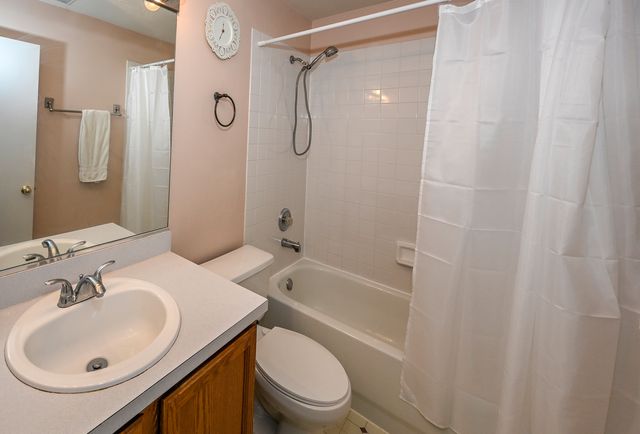 2208 Lake Ridge Drive 2208, Glendale Heights, IL 60139