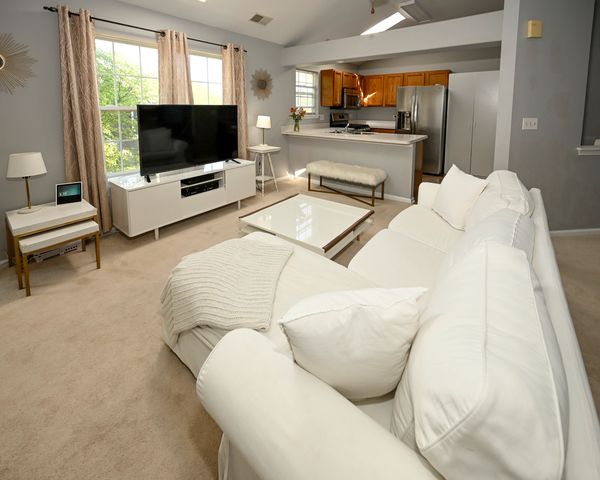 2208 Lake Ridge Drive 2208, Glendale Heights, IL 60139