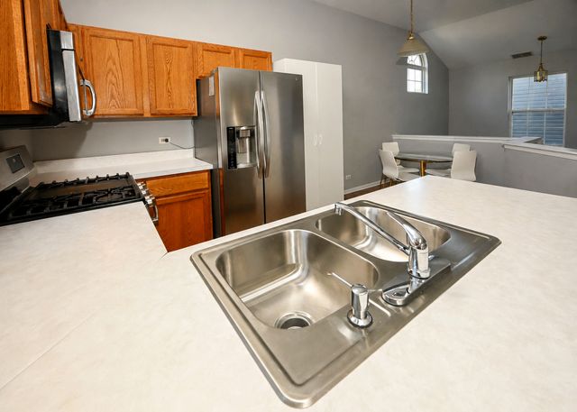 2208 Lake Ridge Drive 2208, Glendale Heights, IL 60139
