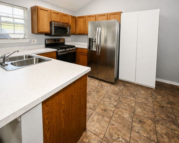 2208 Lake Ridge Drive 2208, Glendale Heights, IL 60139