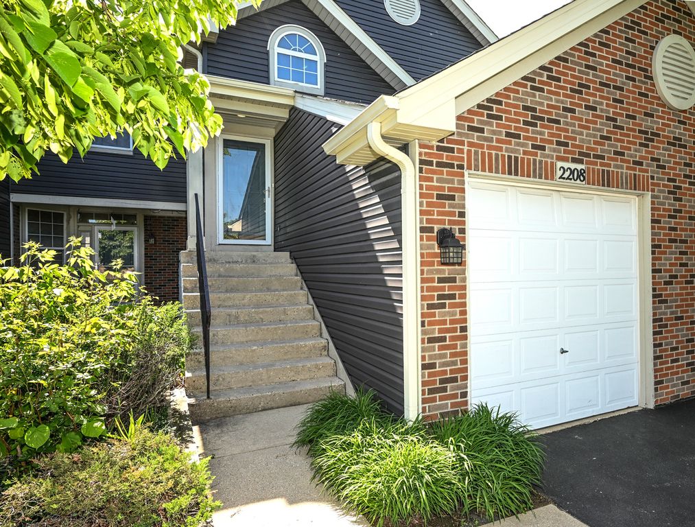 2208 Lake Ridge Drive 2208, Glendale Heights, IL 60139