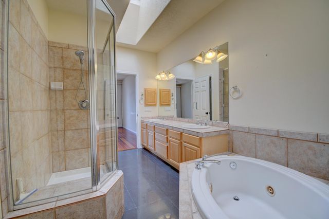 5607 Bosque Vista Drive NE, Albuquerque, NM 87111