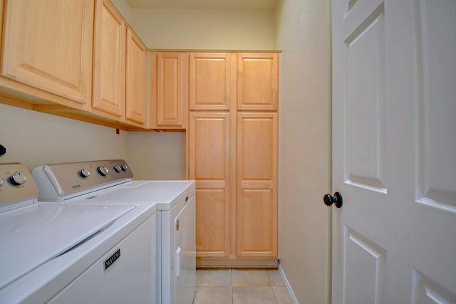 5607 Bosque Vista Drive NE, Albuquerque, NM 87111