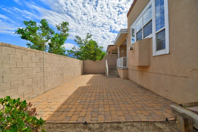 5607 Bosque Vista Drive NE, Albuquerque, NM 87111