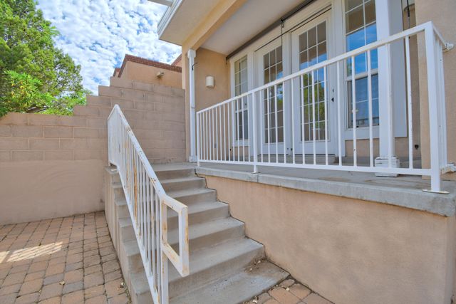 5607 Bosque Vista Drive NE, Albuquerque, NM 87111