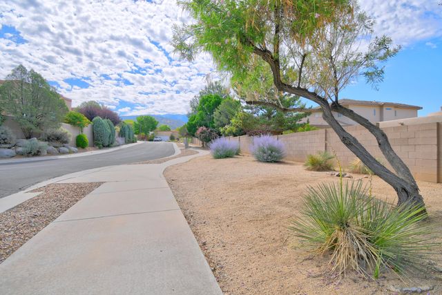 5607 Bosque Vista Drive NE, Albuquerque, NM 87111