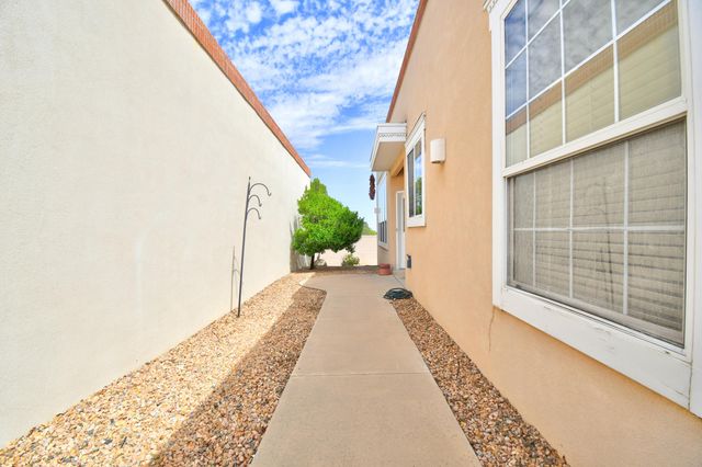 5607 Bosque Vista Drive NE, Albuquerque, NM 87111
