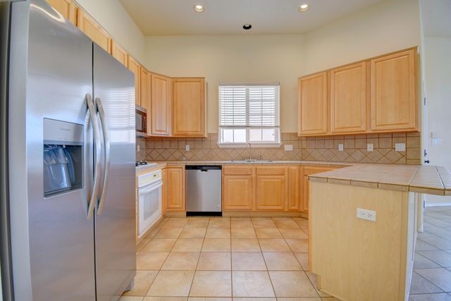5607 Bosque Vista Drive NE, Albuquerque, NM 87111