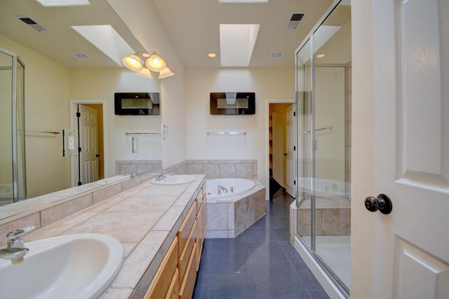 5607 Bosque Vista Drive NE, Albuquerque, NM 87111