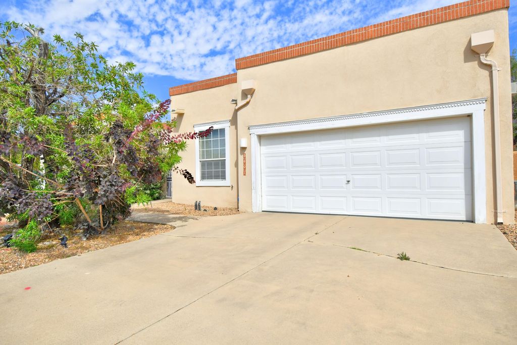 5607 Bosque Vista Drive NE, Albuquerque, NM 87111