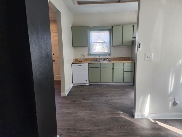 2011 Geneva STREET, Racine, WI 53402