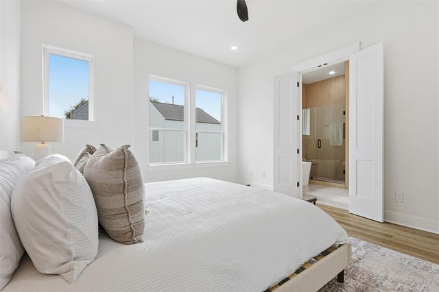 8914 Sunshine Laverne Lane, Houston, TX 77080