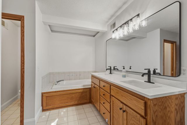 8674 Jody Circle S, Cottage Grove, MN 55016