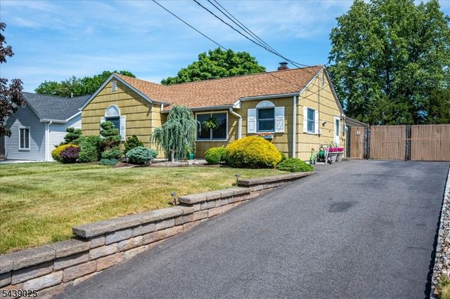 30 Walnut St, Edison Twp., NJ 08817