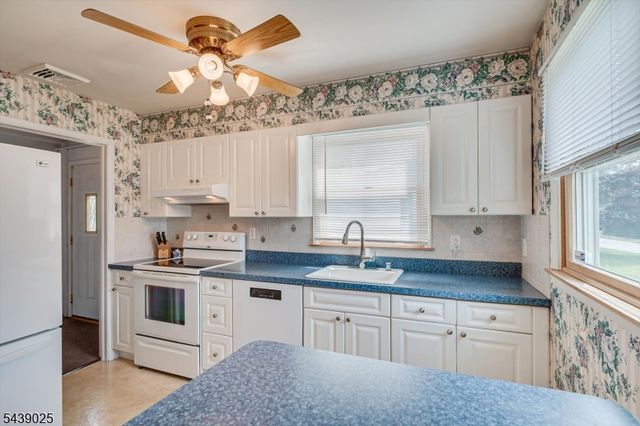 30 Walnut St, Edison Twp., NJ 08817