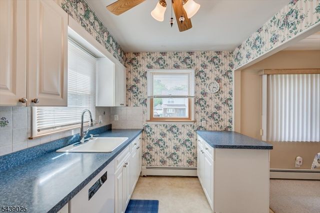 30 Walnut St, Edison Twp., NJ 08817