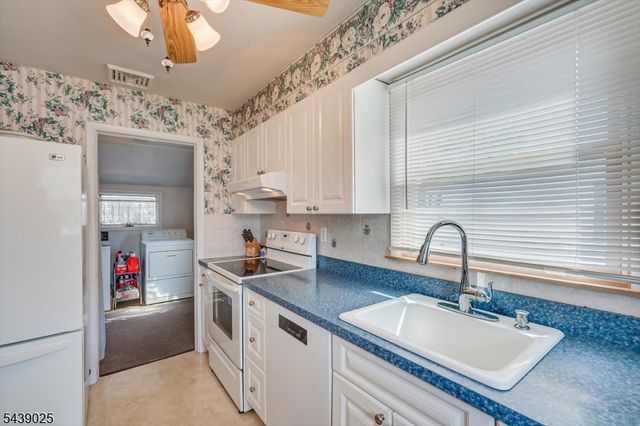 30 Walnut St, Edison Twp., NJ 08817