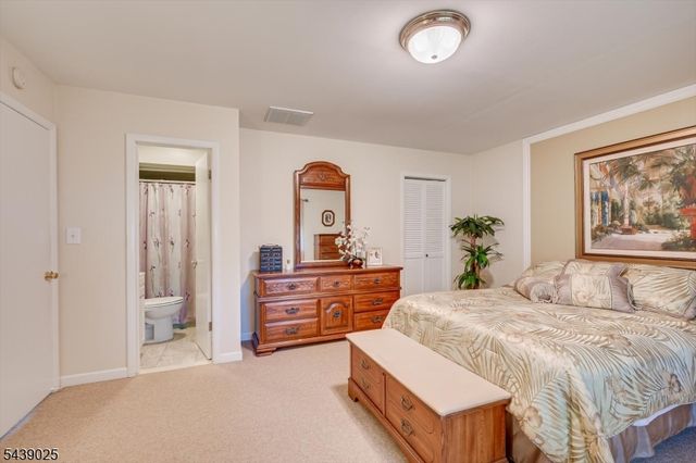 30 Walnut St, Edison Twp., NJ 08817