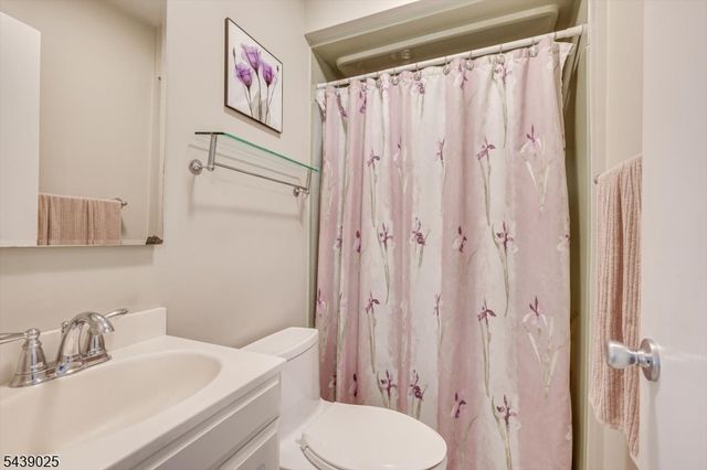 30 Walnut St, Edison Twp., NJ 08817