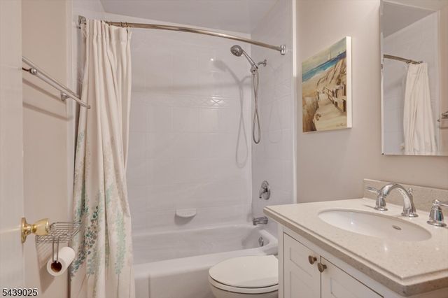 30 Walnut St, Edison Twp., NJ 08817